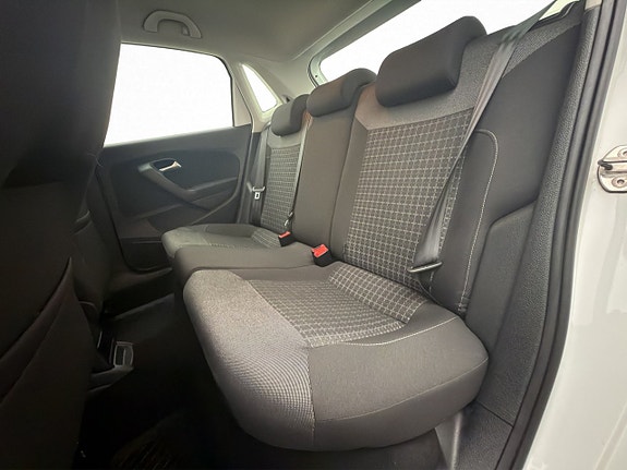 Volkswagen Polo 13 of 28