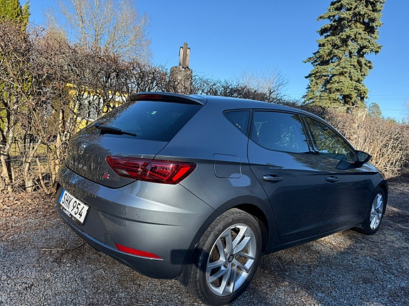 Seat Leon 2 of 12
