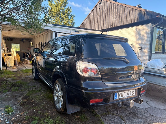 Mitsubishi Outlander 2 of 5
