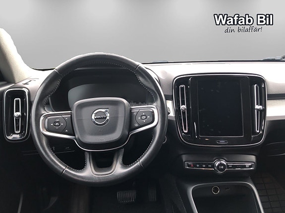 Volvo XC40 7 of 14