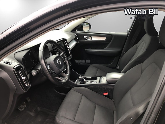 Volvo XC40 8 of 14