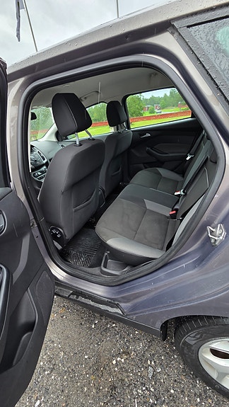 Ford Focus 10 of 16
