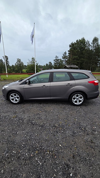 Ford Focus 2 of 16