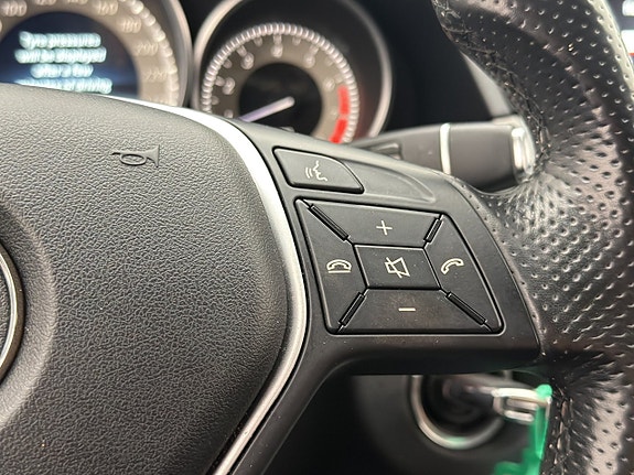 Mercedes-Benz E200 18 of 30