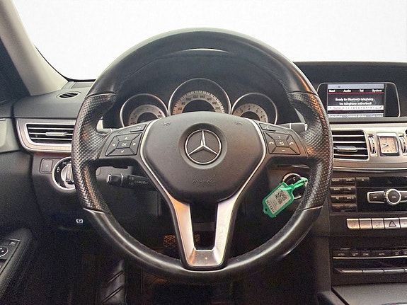 Mercedes-Benz E200 12 of 30