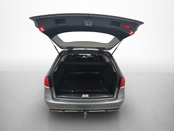 Mercedes-Benz E200 29 of 30