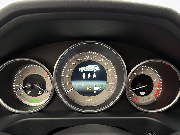 Mercedes-Benz E200 11 of 30