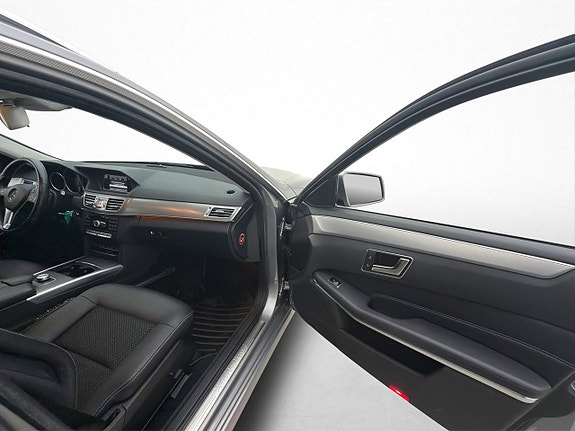 Mercedes-Benz E200 25 of 30