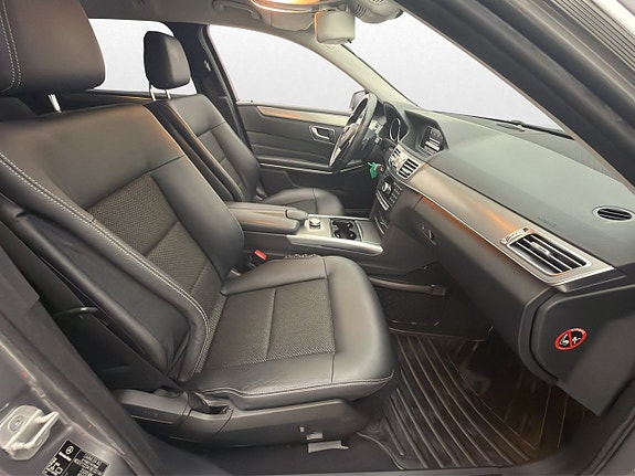 Mercedes-Benz E200 10 of 30