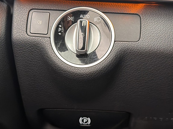 Mercedes-Benz E200 22 of 30