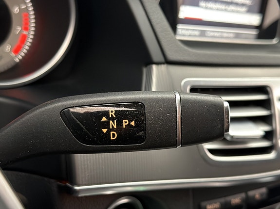 Mercedes-Benz E200 20 of 30