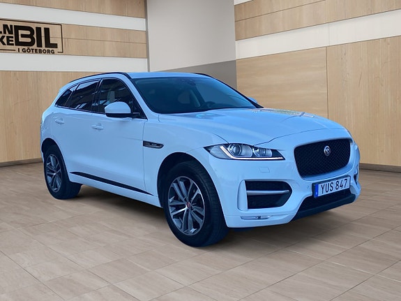 Jaguar F-PACE 8 of 16