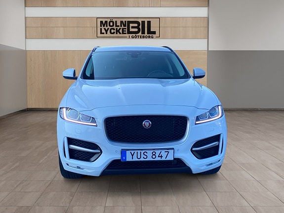 Jaguar F-PACE 9 of 16