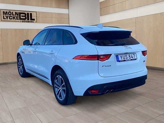 Jaguar F-PACE 4 of 16