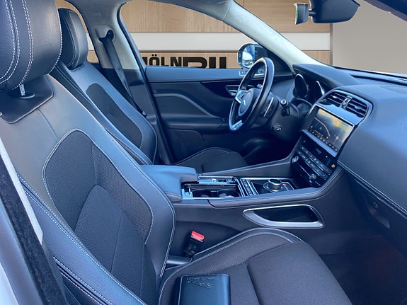 Jaguar F-PACE 16 of 16