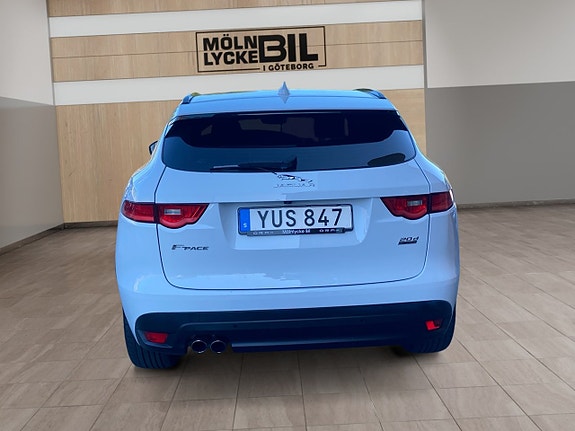 Jaguar F-PACE 5 of 16