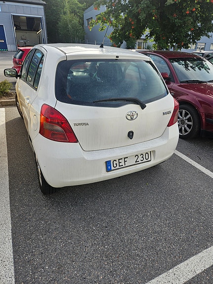 Toyota Yaris 2 of 3