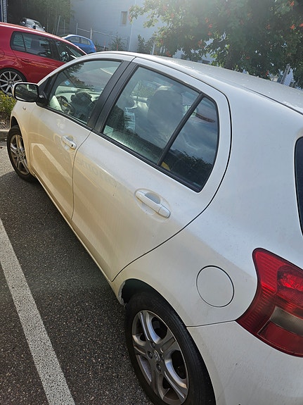 Toyota Yaris 3 of 3