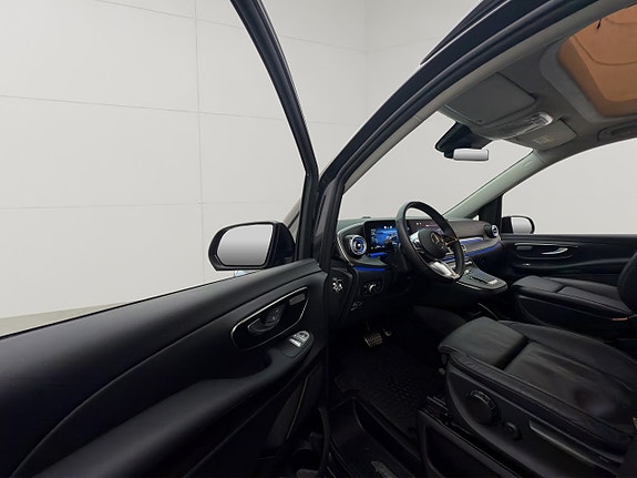 Mercedes-Benz V300 17 of 30