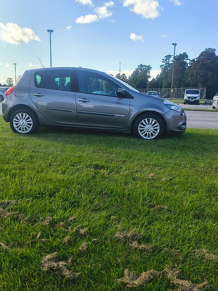Renault Clio 9 of 11