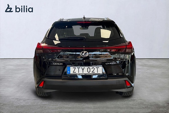 Lexus UX250h 5 of 21
