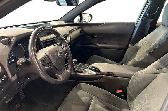 Lexus UX250h 14 of 21