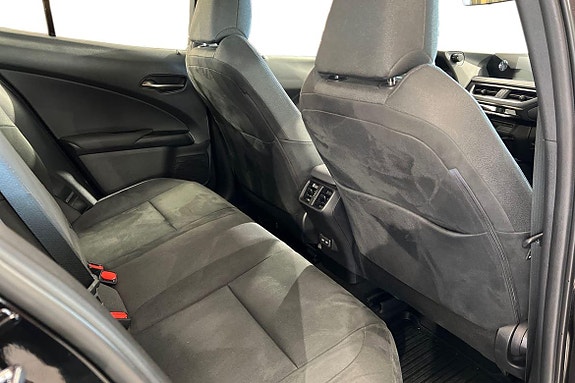 Lexus UX250h 9 of 21