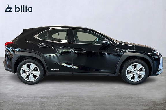 Lexus UX250h 18 of 21