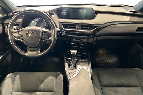 Lexus UX250h 10 of 21