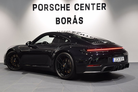 Porsche 911 Carrera 4 GTS 16 of 17