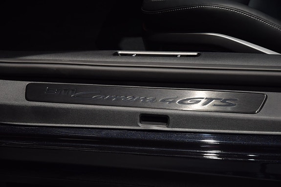 Porsche 911 Carrera 4 GTS 7 of 17