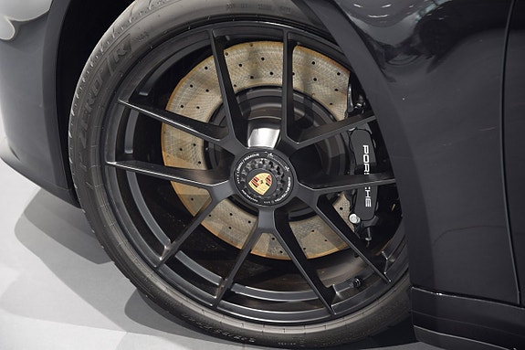 Porsche 911 Carrera 4 GTS 17 of 17