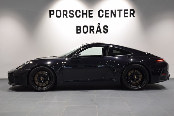 Porsche 911 Carrera 4 GTS 2 of 17