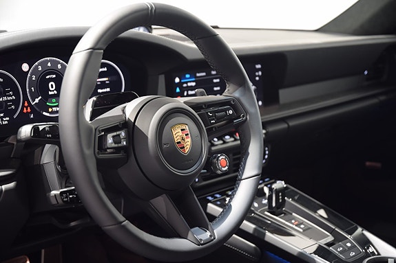 Porsche 911 Carrera 4 GTS 5 of 17