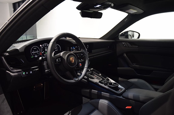 Porsche 911 Carrera 4 GTS 4 of 17