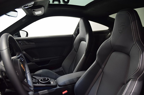 Porsche 911 Carrera 4 GTS 8 of 17