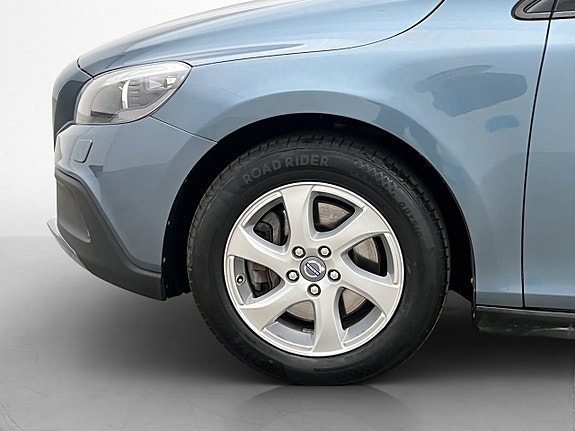 Volvo V40 Cross Country 26 of 29