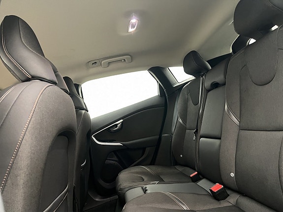 Volvo V40 Cross Country 24 of 29