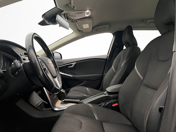 Volvo V40 Cross Country 12 of 29