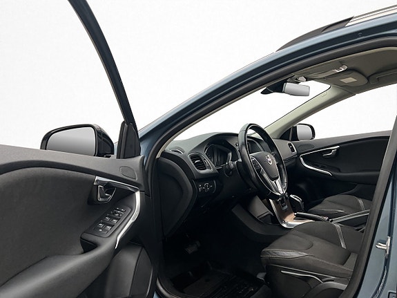 Volvo V40 Cross Country 11 of 29