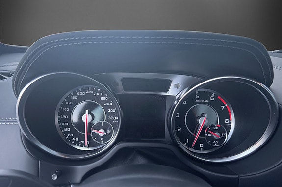 Mercedes-Benz SL63 14 of 23