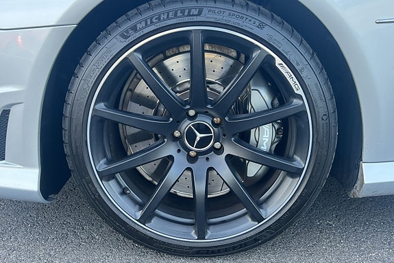 Mercedes-Benz SL63 22 of 23