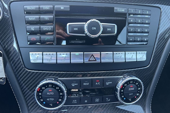 Mercedes-Benz SL63 19 of 23
