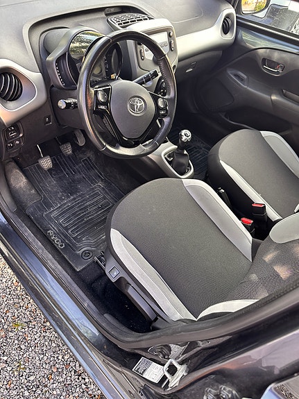 Toyota Aygo 2 of 5