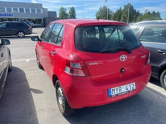 Toyota Yaris 4 of 7