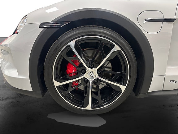 Porsche Taycan Cross Turismo 17 of 17