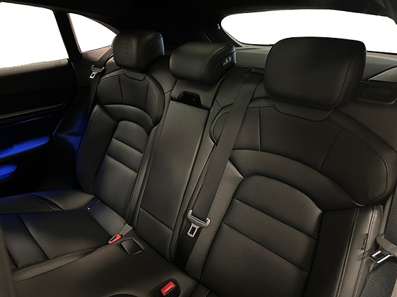 Porsche Taycan Cross Turismo 15 of 17