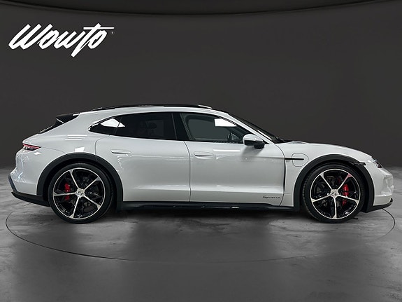Porsche Taycan Cross Turismo 3 of 17