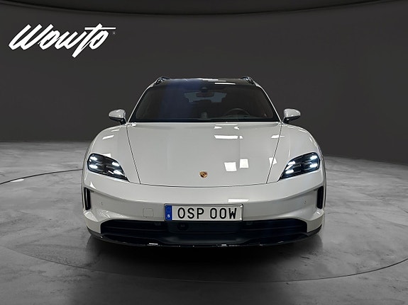 Porsche Taycan Cross Turismo 2 of 17