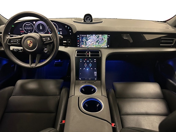 Porsche Taycan Cross Turismo 10 of 17